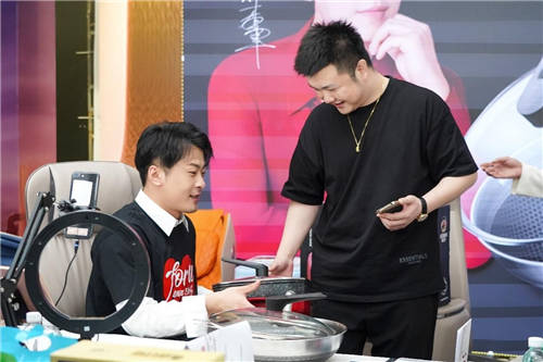 了解用戶的心思，辛巴辛有志憑的是他的豐富經(jīng)歷