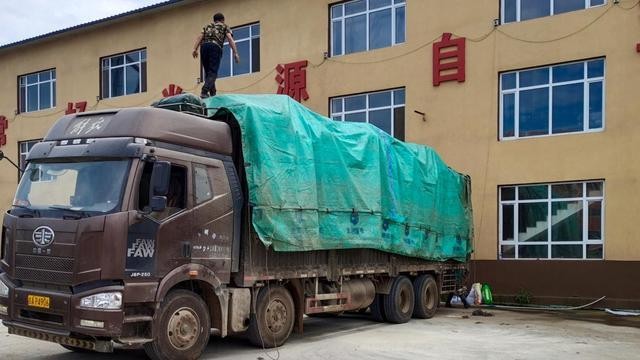 吉林玉米搬運(yùn)工，用團(tuán)油省出“金色收獲季”