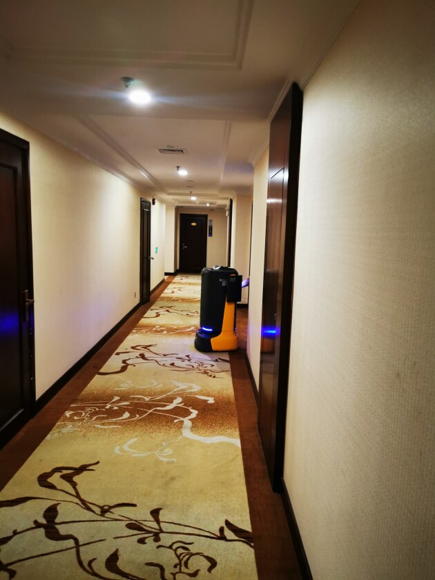 普渡機(jī)器人馳援深圳酒店，助力醫(yī)護(hù)人員構(gòu)筑健康防線