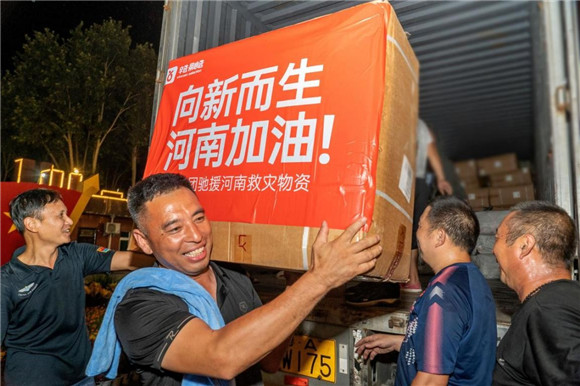深度踐行公益，辛選創(chuàng)始人辛巴率團隊馳援河南