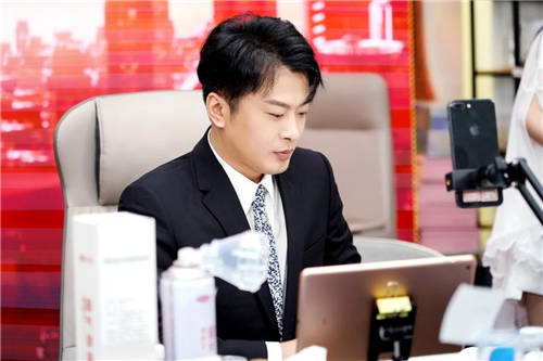 辛選的主播團(tuán)隊(duì)為何成長如此迅捷？辛巴在演講中給出了答案