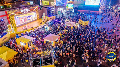 “零食經(jīng)濟(jì)”當(dāng)?shù)溃闶澈苊﹂T店破1000家，狂歡現(xiàn)場(chǎng)人氣圈粉