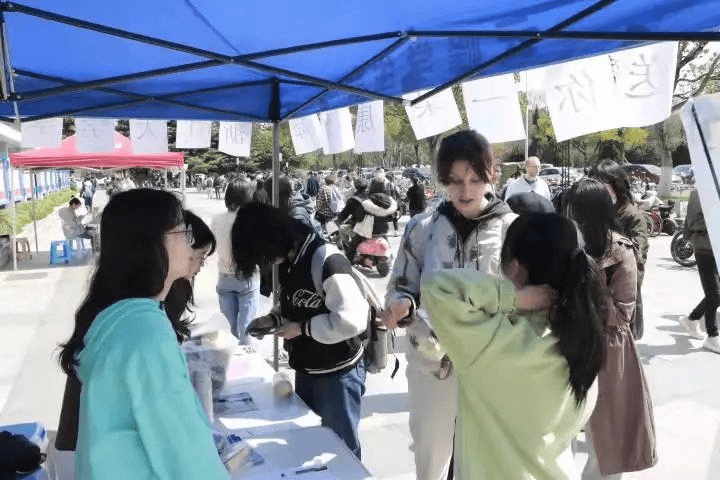 青團社「手工活」，讓浙大教授家屬和國際友人都舉手報名