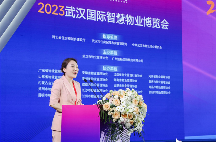 武漢市住房保障和房屋管理局黨組成員、副局長(zhǎng)、中共武漢市物業(yè)行業(yè)委員會(huì)黨委書(shū)記謝平.jpg