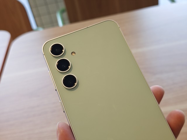三星Galaxy S23 FE上手 外觀經(jīng)典再次升級