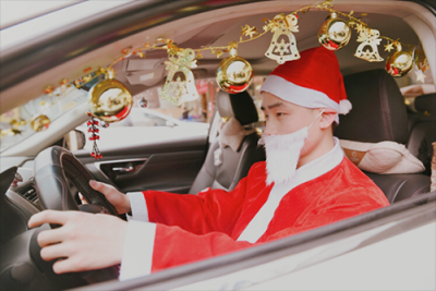 Skr人才，這年頭圣誕老人都開(kāi)車了