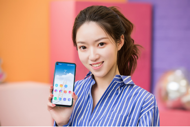 厭倦了劉海屏？看看僅售2799元的三星Galaxy A8s怎么樣