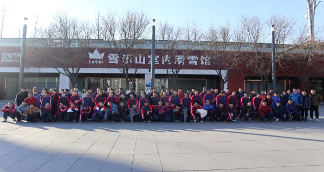 雪樂山“冰雪進(jìn)校園”順利開展，3000多名學(xué)生集體感受滑雪運(yùn)動(dòng)