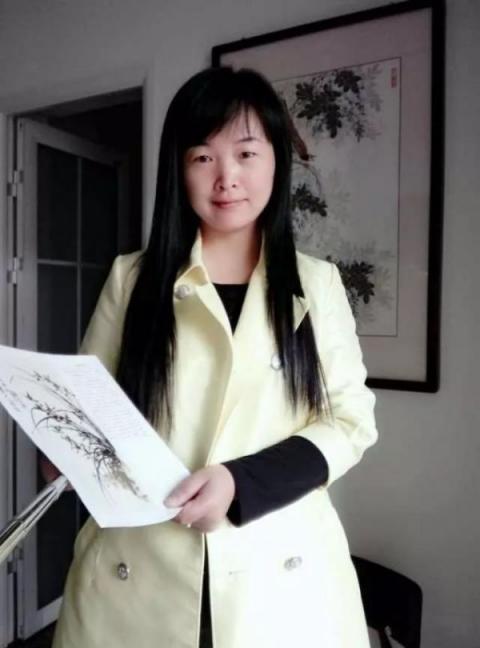 家中客廳掛畫怎么選，沙發(fā)后面墻上掛什么畫合適？