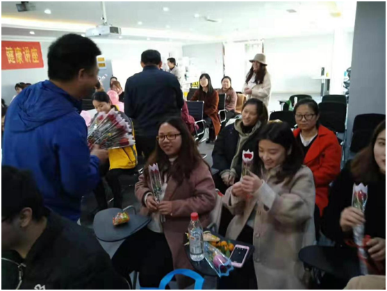 泉心泉意呵護你，在天地精華體驗別樣“女王節(jié)”