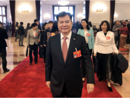 張近東的第17次兩會：在民營企業(yè)的春天，許下一份承諾！