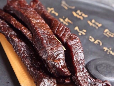 連牛肉干都造假，你還敢買來吃嗎？