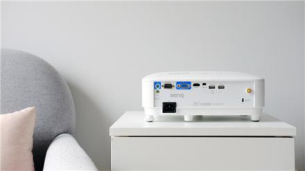 智能商務(wù)明基E580白天投影機(jī)——開會再不用跑去拉窗簾