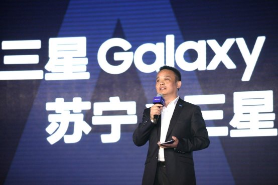 手卡又藏天機(jī)？蘇寧侯恩龍嘗鮮三星折疊屏