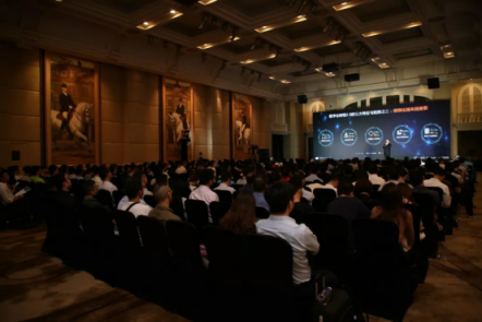 IDC：ICT市場新趨勢——創(chuàng)新x 智能+ 規(guī)?！?/></p><p>隨著慢全球化趨勢來臨，經濟增長放緩，貿易摩擦加劇。行業(yè)的跨界融合趨勢愈發(fā)明顯，競爭也越來越激烈。數(shù)字化原生代開始陸續(xù)進入中產者行列，其對產品與服務的需求也更加嚴苛。這些都對企業(yè)造成了巨大業(yè)務壓力，也成為企業(yè)深入做數(shù)字化轉型的原因。數(shù)字化轉型是業(yè)務的轉型，但需要最新數(shù)字技術與之結合，因此，深入洞悉ICT技術與市場發(fā)展趨勢是行業(yè)用戶實現(xiàn)數(shù)字化轉型的基石，也是ICT解決方案商獲取商機的途徑。</p><p align=