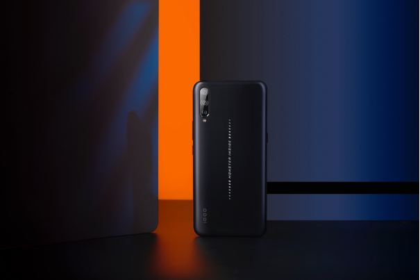 驍龍855+12GB+256GB，售4298，今天iQOO“騎士黑”開售
