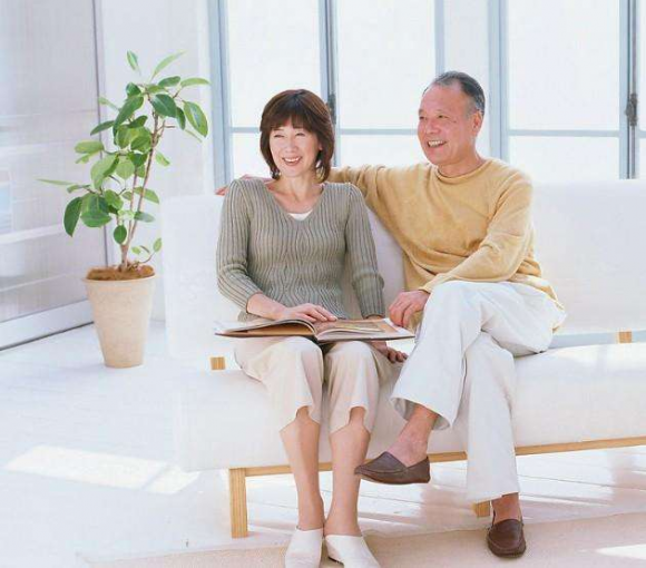 防水防摔+20天超長待機，這部老人智能手機不簡單