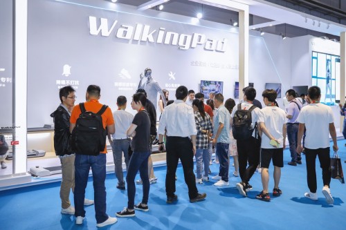 WalkingPad走步機(jī)亮相上海體博會(huì)：家庭輕運(yùn)動(dòng)時(shí)代已經(jīng)來臨