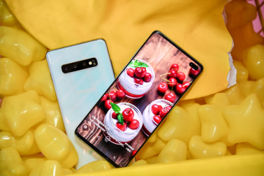 超值！三星Galaxy S10系列1000元換新補(bǔ)貼、24期免息等你來(lái)?yè)?/></p><p><strong>性能全面升級(jí)</strong><strong>旗艦魅力盡顯</strong></p><p>不止屏幕顏值高、拍照出色，三星Galaxy S10系列在性能方面也堪稱頂級(jí)。三款機(jī)型均搭載了新一代7nm驍龍855處理器和人工智能引擎，整體<a href=