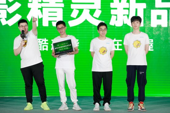 剛剛破紀錄的韋神，來到蘇寧總部“吃雞”！