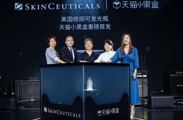 美國修麗可攜手天貓小黑盒首發(fā)“發(fā)光瓶”，樹立海外美妝行業(yè)新風尚標桿