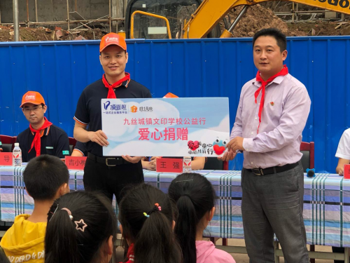 頂呱呱 “愛心暖童心 砥礪共前行”公益活動圓滿結(jié)束