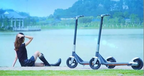 電動滑板車熱潮來襲，速來圍觀！——多彩D02電動滑板車