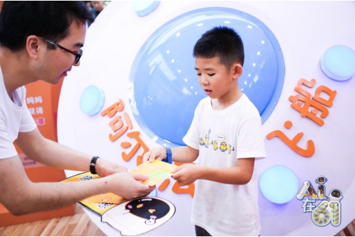 開心！深圳萌娃齊聚COCO Park，阿爾法蛋獻(xiàn)禮慶“六一”