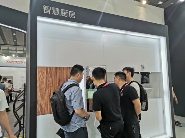 銳吉亮相建博會(huì) 推動(dòng)家居進(jìn)入全鏡智能時(shí)代！