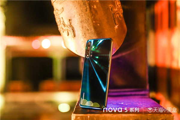 天貓小黑盒×華為nova，帶你發(fā)現(xiàn)不一樣的“黑”夜