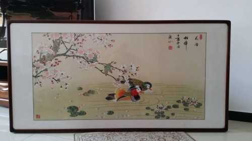 客廳背景墻上的掛畫，名家手繪花鳥國畫更受歡迎