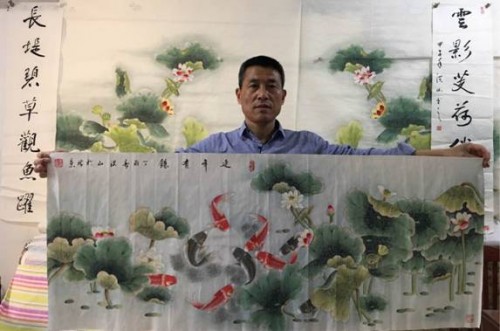 客廳背景墻上的掛畫，名家手繪花鳥國畫更受歡迎