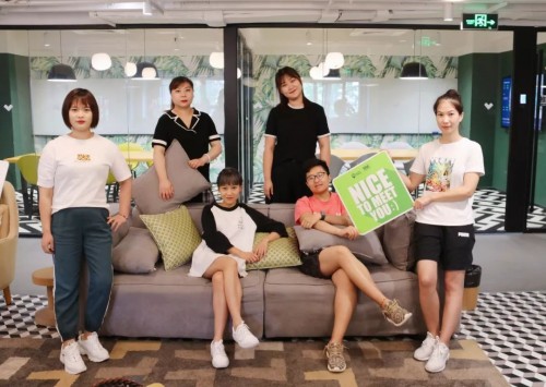 光豬圈健身加盟門店服務(wù)部小姐姐們的十二個時辰