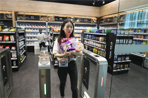 賈玲和沈騰拿了就走？818蘇寧智慧無(wú)人店秀出購(gòu)物騷操作