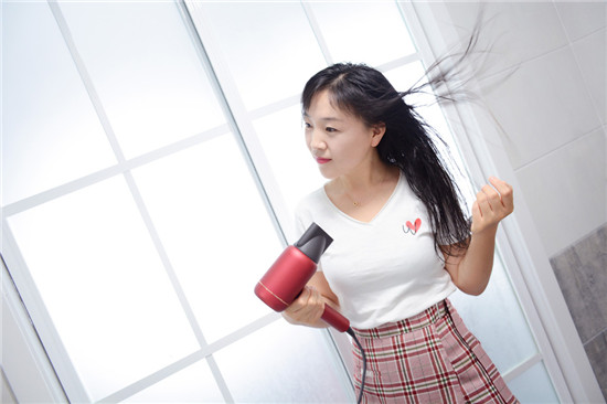 萊克F6水離子渦扇吹風(fēng)機(jī)，簡(jiǎn)直就是“護(hù)發(fā)神器”