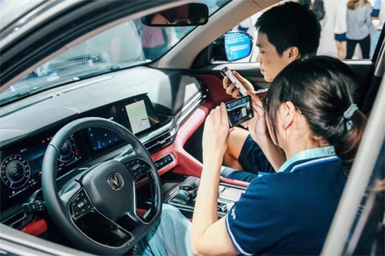 騰訊車聯(lián)語音助手升級，騰訊云小微全雙工語音交互技術(shù)上車