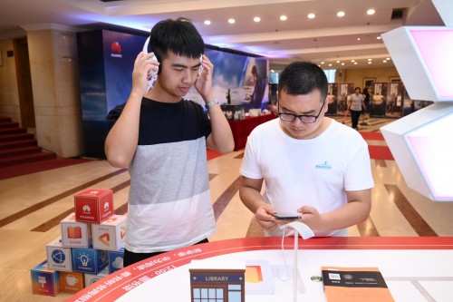 華為DigiX數(shù)字生活能量站走進浙大，面對面?zhèn)鬟f數(shù)字生活之美！