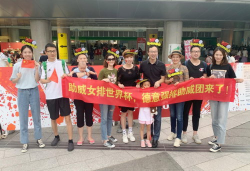 11場(chǎng)全勝衛(wèi)冕！德意強(qiáng)排助威中國(guó)女排豪取世界杯、勇奪十冠王