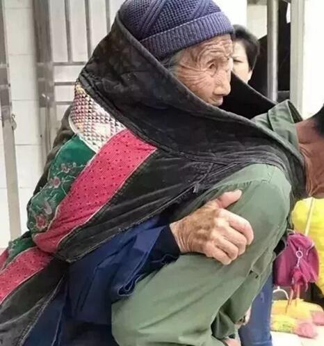 你養(yǎng)我長大，我陪你變老