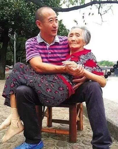 你養(yǎng)我長大，我陪你變老