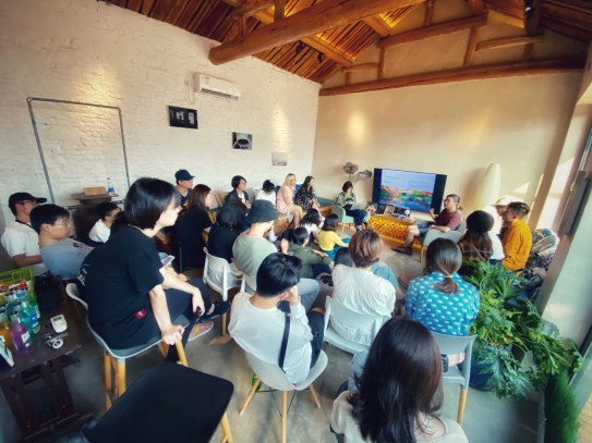 途家民宿X圖蟲(chóng)邀你探索“城市秘境”：免費(fèi)住主題民宿，還能開(kāi)攝影個(gè)展