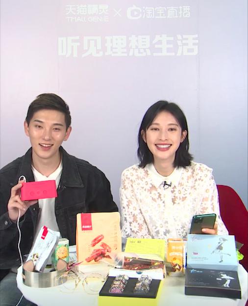 張儷直播“種草”QUEEN美妝鏡，吸引28萬人次圍觀，戲稱“不養(yǎng)寵物，養(yǎng)天貓精靈”