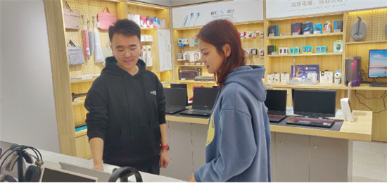 小縣城的大生意經(jīng)，看河南鞏義90后店長如何玩轉(zhuǎn)新式線下零售