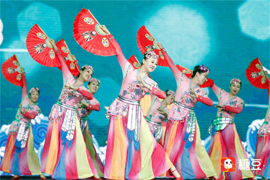 引領(lǐng)中老年美麗新風(fēng)尚 糖豆APP千人年會(huì)秀國(guó)風(fēng)