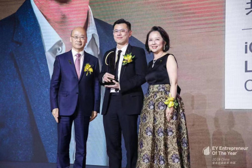 愛點(diǎn)擊薛永康榮膺“安永企業(yè)家獎(jiǎng)2019中國(guó)科技業(yè)企業(yè)家獎(jiǎng)”