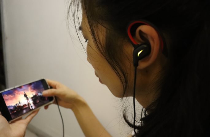 玩手游怎樣缺少一款專業(yè)的神器？倍思C18游戲耳機體驗