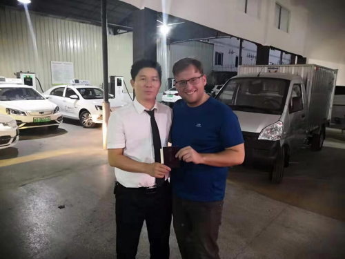 點(diǎn)贊！汕頭曹操出行司機(jī)物歸原主感動(dòng)外國(guó)友人