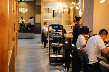 送餐機(jī)器人落地倫敦，以人為本服務(wù)文化升級