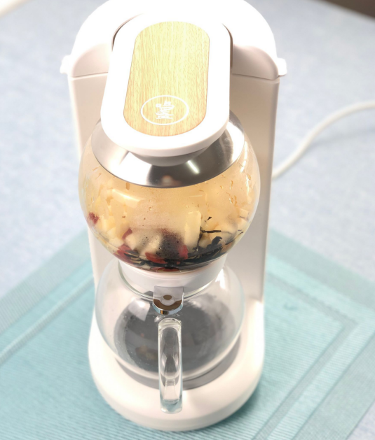 用鳴盞沙漏壺泡一壺溢香清茶，重溫童年暖心茶味