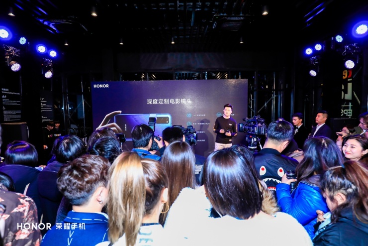 把生活拍成電影，榮耀V30朋友圈電影節(jié)12月2日震撼揭幕